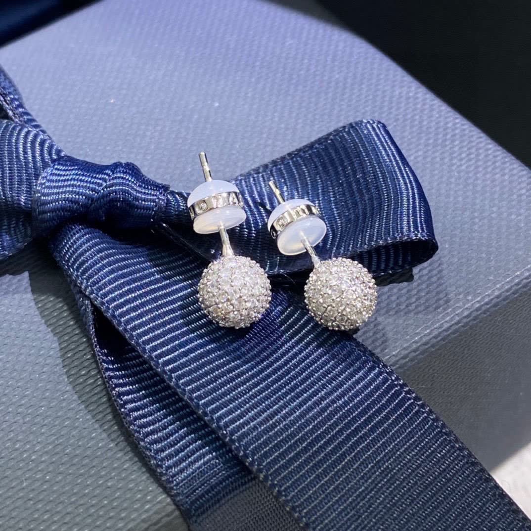 APM Monaco Elegant Diamond Stud Earrings